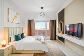 Elegant Studio Living In Discovery Gardens